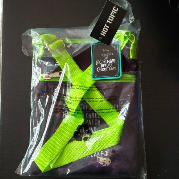 Nightmare Before Christmas "Missing Jack Skellington" Crossbody Bag 🎃👑 - Picture 4 of 4